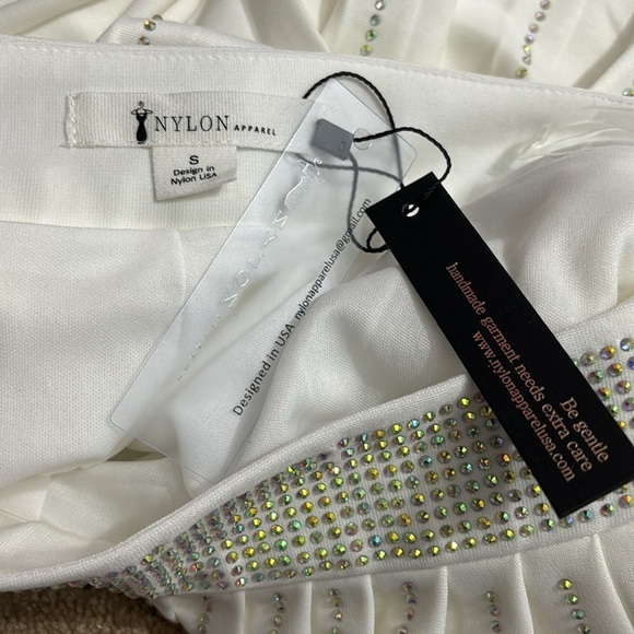 NYLON APPAREL White Pleated Jeweled Skater Skort Size Small - Picture 7 of 10